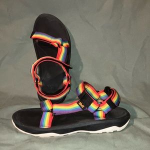 Teva 🏳️‍🌈 sandals- kids size 6 (or women’s size 7.5-8)